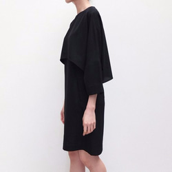 DEVONS DRESS  黑色空間感雙層次裝飾排扣和服袖洋裝 第7張的照片