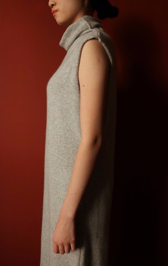 AVA DRESS 高領cashmere修身背心洋裝 第4張的照片