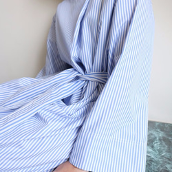 LINNA DRESS 極簡剪裁條紋寬袖洋裝 第1張的照片