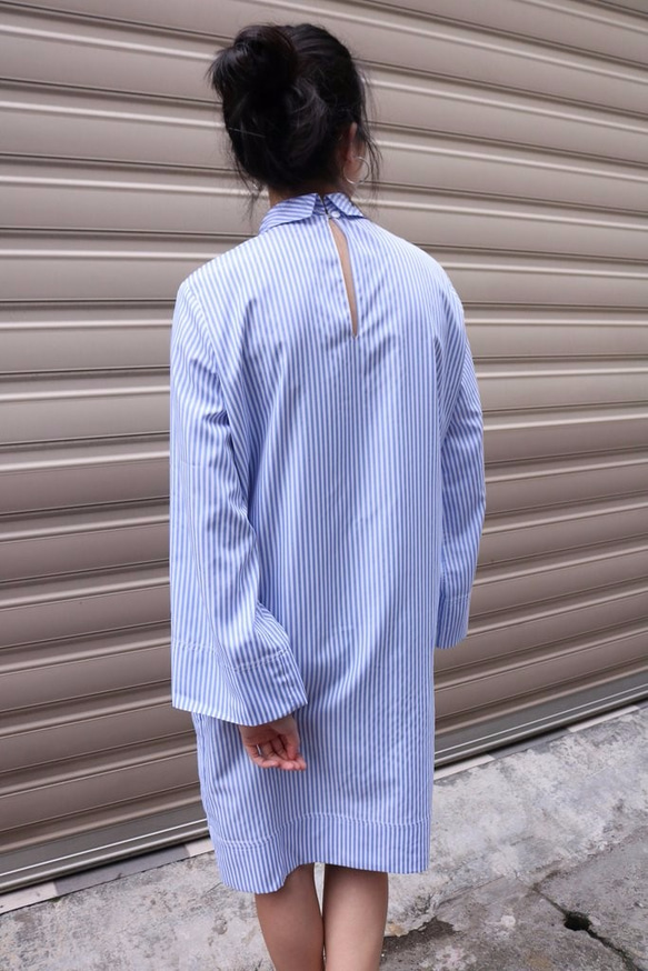 LINNA DRESS 極簡剪裁條紋寬袖洋裝 第5張的照片