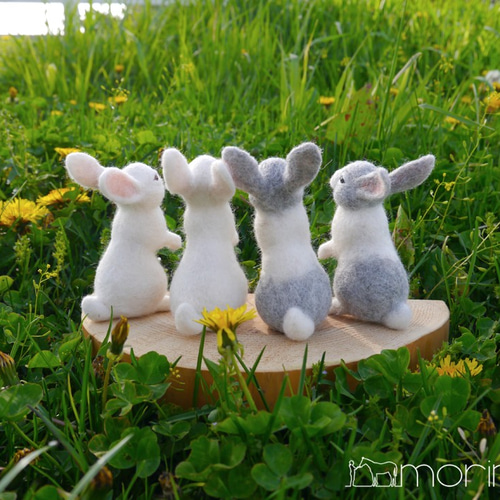 羊毛フェルト　うさぎ　おしゃれうさぎちゃんブローチ　グレー 羊毛フェルト うさぎ おしゃれうさぎちゃんブローチ グレー