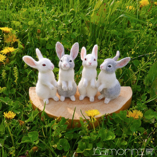 羊毛フェルト　うさぎ　おしゃれうさぎちゃんブローチ　グレー 羊毛フェルトうさぎおしゃれうさぎちゃんブローチグレー