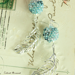 羽毛x波波耳環 勾針編織 垂墜耳環 日本玻璃珠 水晶 Blue 第2張的照片