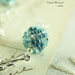 羽毛x波波耳環 勾針編織 垂墜耳環 日本玻璃珠 水晶 Blue 第3張的照片