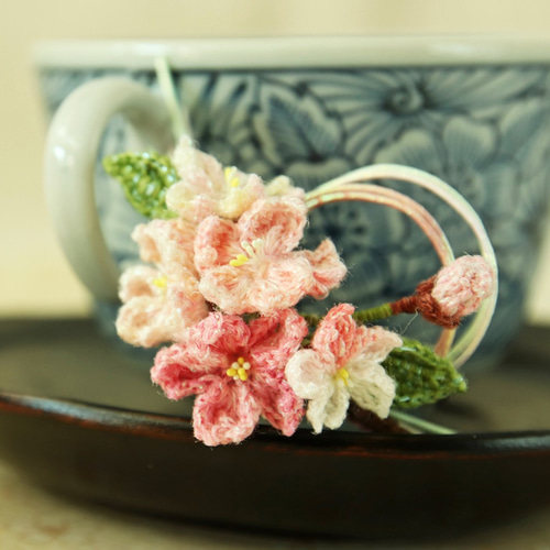 M.K.R.K⭐︎ 桜 ビーズ 刺繍 ブローチ ハンドメイドアクセサリー さくら×水引 ブローチ かぎ針編み 刺繍糸 / 