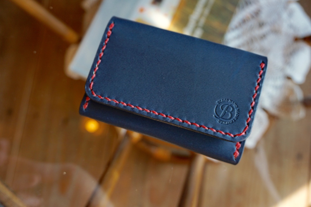 本革 名刺入れ（ネイビー×レッド）