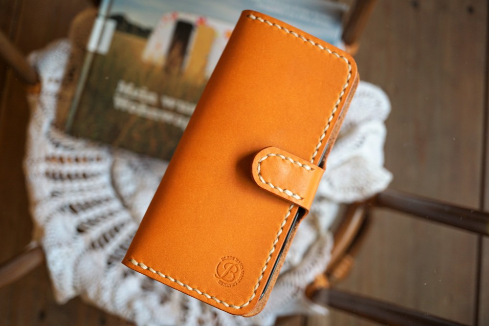 本革　iPhoneケース　スマホケース　キャメル　手帳型　2枚ポケット 2枚ポケット付き 栃木レザー キャメル iPhoneケース 手帳型 本革
