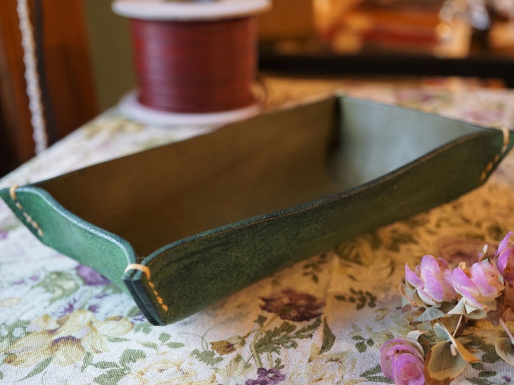 手縫いの本革 トレー (グリーン)