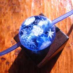 雪の華、雪の結晶模様のブルーのとんぼ玉のネックレス 5枚目の画像