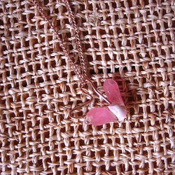 ピンクの小鳥のネックレス 3枚目の画像