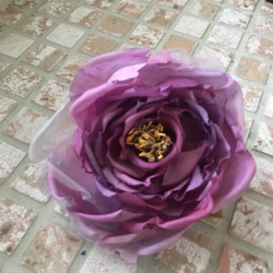 バイオレット色の薔薇のコサージュ 5枚目の画像