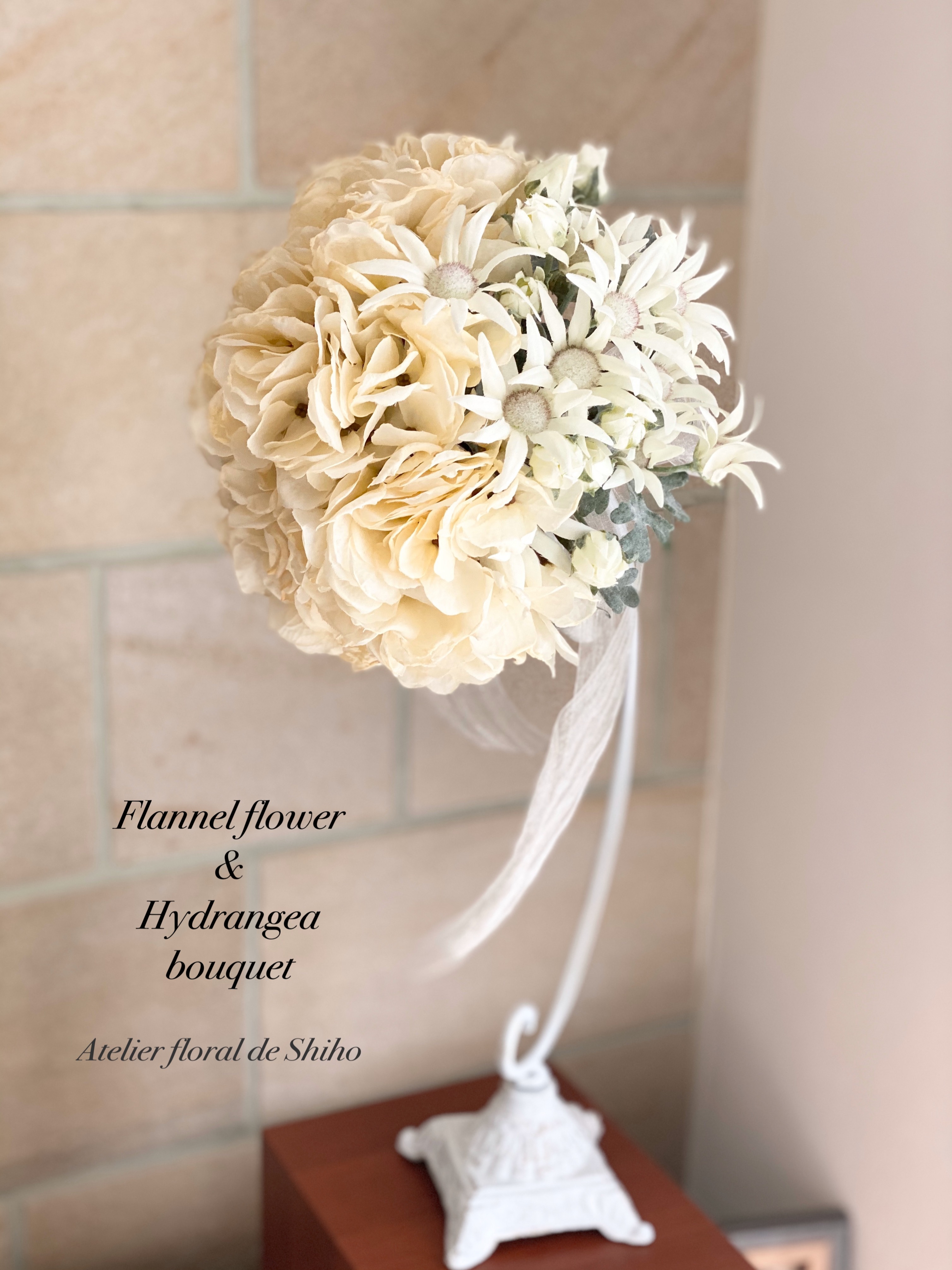 フランネルフラワーとアジサイのウェディングブーケ(新郎様用フラワーチーフ付き) 7,700円