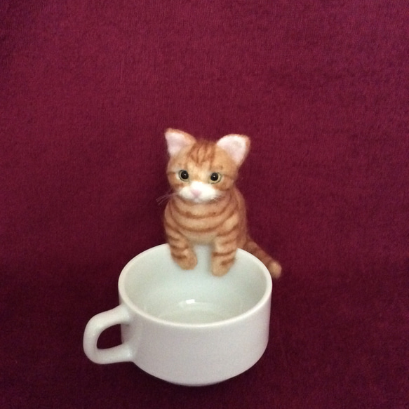 かおり様専用のかまって欲しい茶トラ猫 2枚目の画像