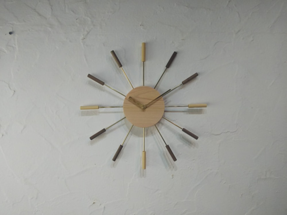 とも様オーダー品　壁掛け時計　No.RBW　/　国産ヒノキ＆ウォールナット＆真鍮 5枚目の画像