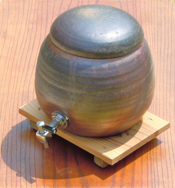 備前焼の焼酎サーバーです。 備前焼 焼酎サーバー（台付き） 窯元:武田工房 - 備前焼通販