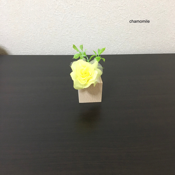 ◆小さな黄色の薔薇のフラワーポット 1枚目の画像