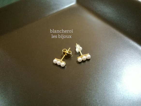 再…販  極小 ３連３ミリ パール ピアス 1枚目の画像
