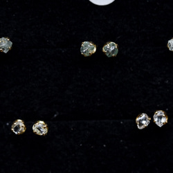 八面体結晶のラフダイヤモンド（ダイヤモンド原石） 直径約4.0mm 、0.23ct  K18YGのプチピアス（シングル） 7枚目の画像