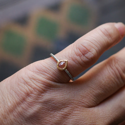 ネクタリンピンクのナチュラル・ダイヤモンドの指環（ピンキーサイズ） 4枚目の画像