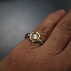 ムーンストーン（OVCB）22KYG-silver925 の指環（ピンキーサイズ） 2枚目の画像