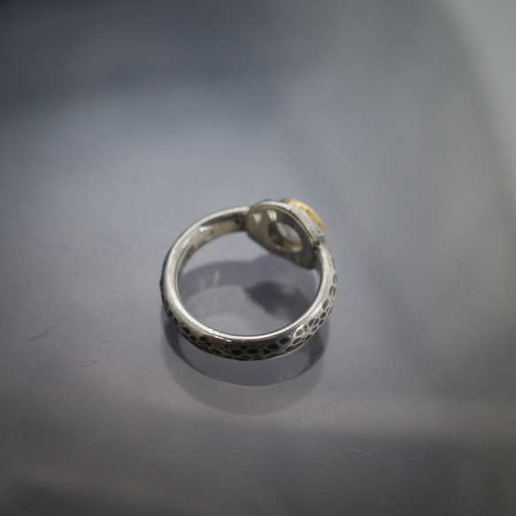 ムーンストーン（OVCB）22KYG-silver925 の指環（ピンキーサイズ） 5枚目の画像