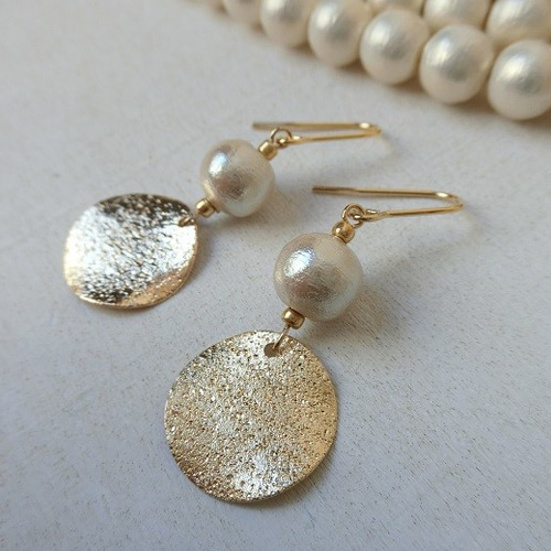☆800円SALE☆コットンパールとメタルプレートのシンプルピアス ピアス 