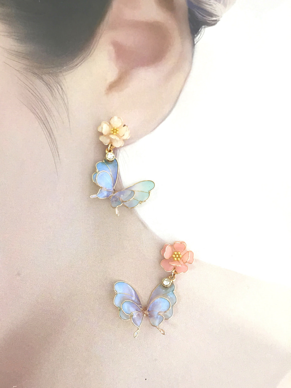 受注製作 桜と青い蝶のピアス♡樹脂ノンホールピアス変更可能　再販 4枚目の画像