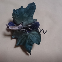 【たったひとつの染の花】
          葡萄のコサージュ 4枚目の画像