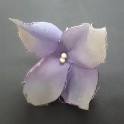 【たったひとつの染の花】アンティークカラーの紫陽花のコサージュ 2枚目の画像