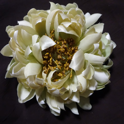 【たったひとつの染の花】アンティークカラーの ダリアの髪飾り(コサージュピン付) 1枚目の画像