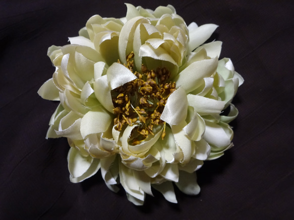 【たったひとつの染の花】アンティークカラーの ダリアの髪飾り(コサージュピン付) 1枚目の画像