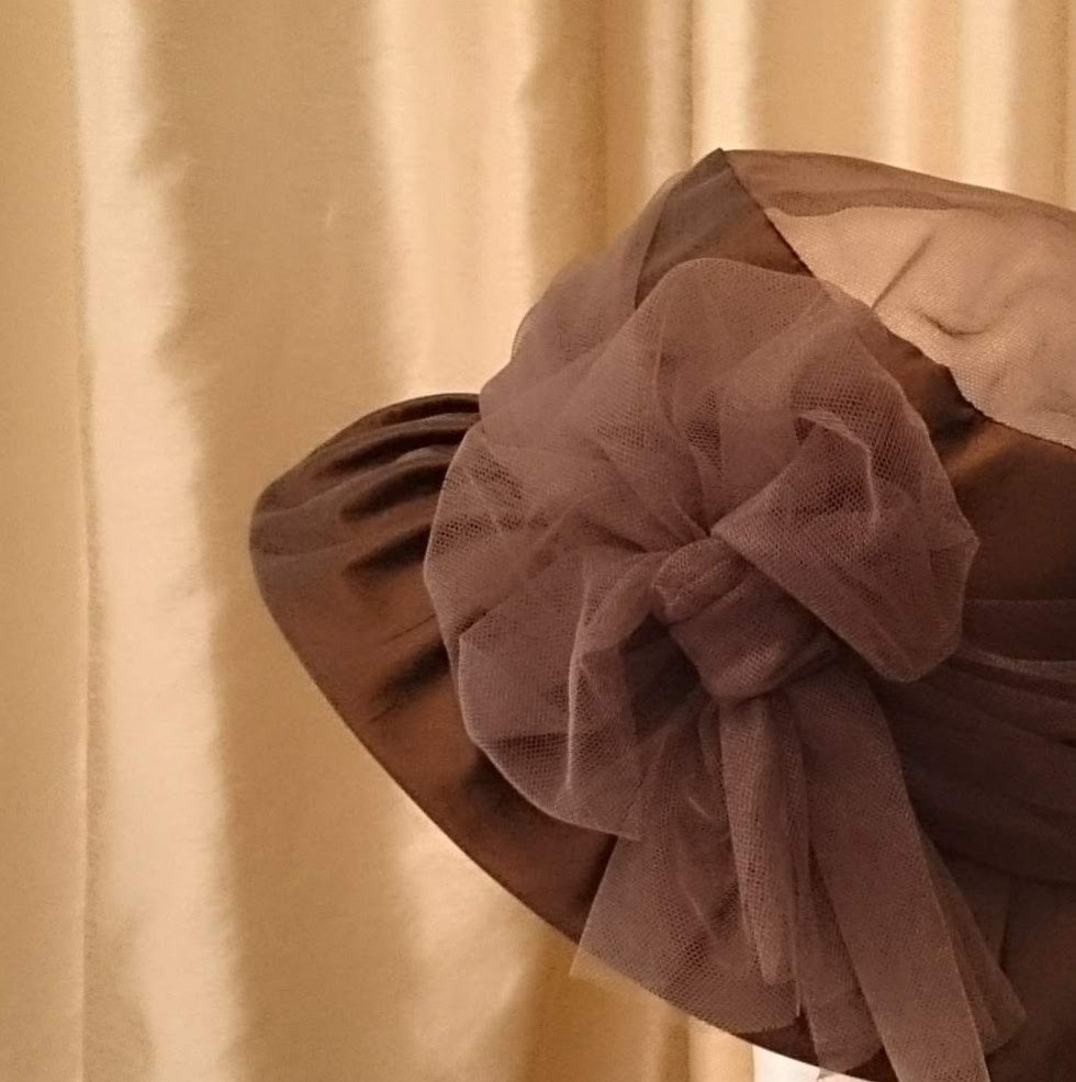 纏う…装いの帽子【チュールあしらいのファンシーな帽子】TOPはチュール＆オーガンジーでエレガント♪色違いで黒・紺有り