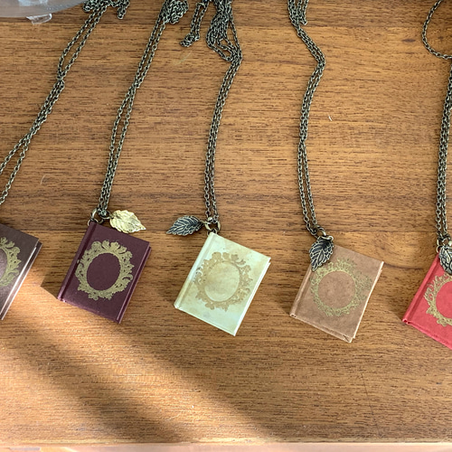 豆本】Book Pendant【ブックペンダント】葉っぱチャーム・コードモデル  