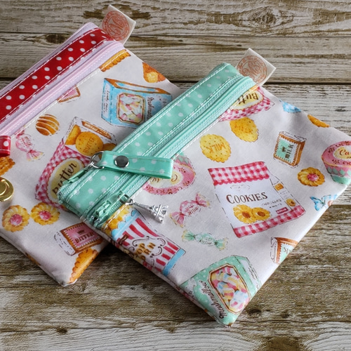 防水・ラミネート お菓子パーティー柄 2段フラットポーチ（裏面  