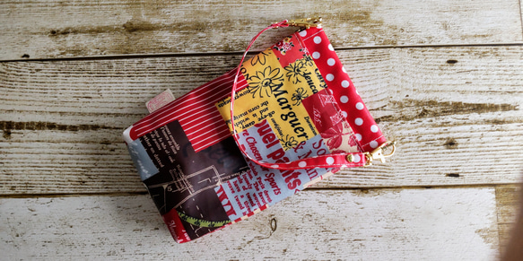 防水・ラミネート 　クロスパッチワーク柄　 スマホポーチ 2色展開 人気・おすすめ｜使いやすい・旅行におすすめ セール中 全国発送 国内発送・品質保証付き商品