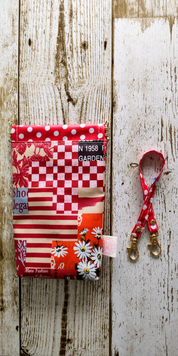 防水・ラミネート 　クロスパッチワーク柄　 スマホポーチ 2色展開 人気・おすすめ｜使いやすい・旅行におすすめ セール中 全国発送 国内発送・品質保証付き商品