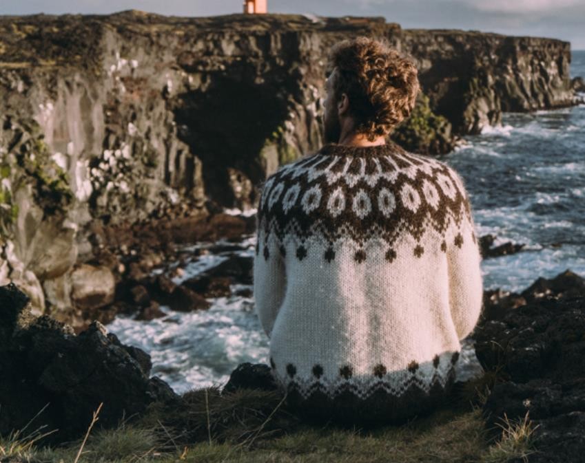 【限定】北欧風刺繍たっぷり　ウール・ セーター ニットLH73P