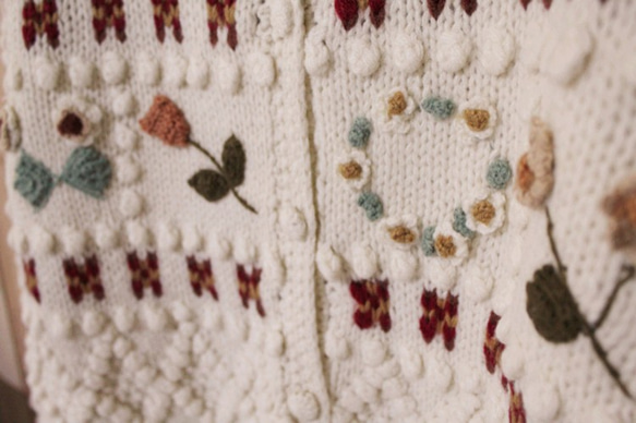 【受注製作】キュートな刺繍がいっぱい！手編みセーターカーディガン 花柄 ニット S5021 4枚目の画像