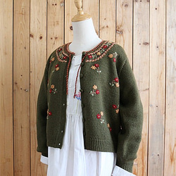 受注製作】キュートなお花畑の刺繍 手編みニットセーター カーディガン