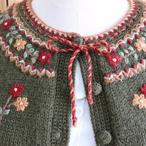 受注製作】キュートなお花畑の刺繍 手編みニットセーター カーディガン