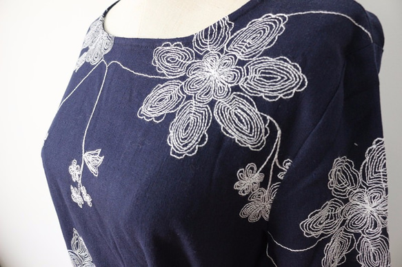 【受注製作】綿ワンピース ロング モノクロ 花柄の刺繍 2枚目の画像