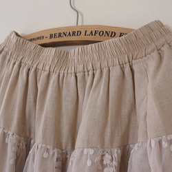 【受注製作】天然素材で製作したロングスカート 花柄レース 大人な美 綿麻 ベージュ LS3920 2枚目の画像