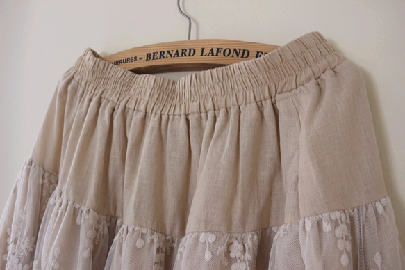 【受注製作】天然素材で製作したロングスカート 花柄レース 大人な美 綿麻 ベージュ LS3920 2枚目の画像