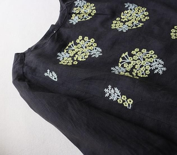 【受注製作】綿麻アジサイ刺繍！可愛綿麻製トップス・ブラウス098010　黒い 4枚目の画像