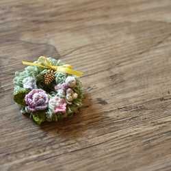 【受注製作】かぎ針編み花のアクセサリ・クリスマスブローチ 3枚目の画像