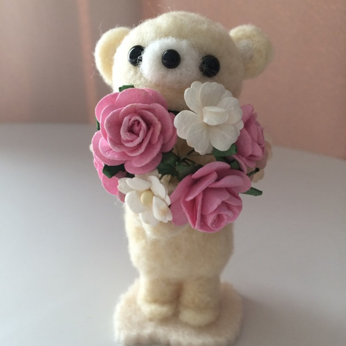 羊毛フェルト 花束白くまちゃん 『はいっ どうぞ』 羊毛フェルト 貴華