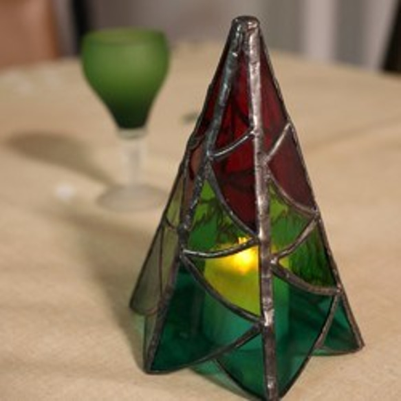 ステンドグラス　LEDキャンドル付　クリスマスツリー 2枚目の画像