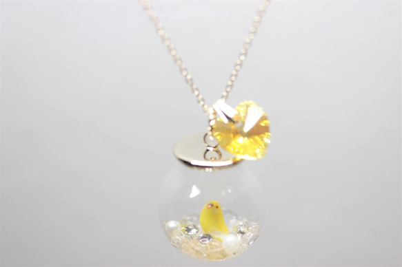 ♥しあわせの黄色いインコシリーズ♥インコのガラスドームネックレス・セキセイインコ・ルチノー・スワロフスキー・天然石 3枚目の画像