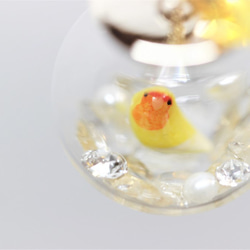 ♥しあわせの黄色いインコシリーズ♥インコのガラスドームネックレス・コザクラインコ・ルチノー・スワロフスキー・天然石 3枚目の画像