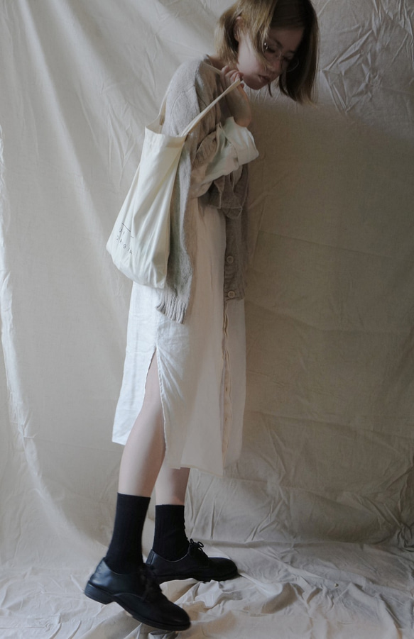 linen long shirt white亞麻家居長襯衣（白色） 第3張的照片